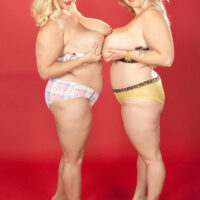 Plus-size blonde lesbos Renee Ross and Samantha 38G smooch after removing their bras
